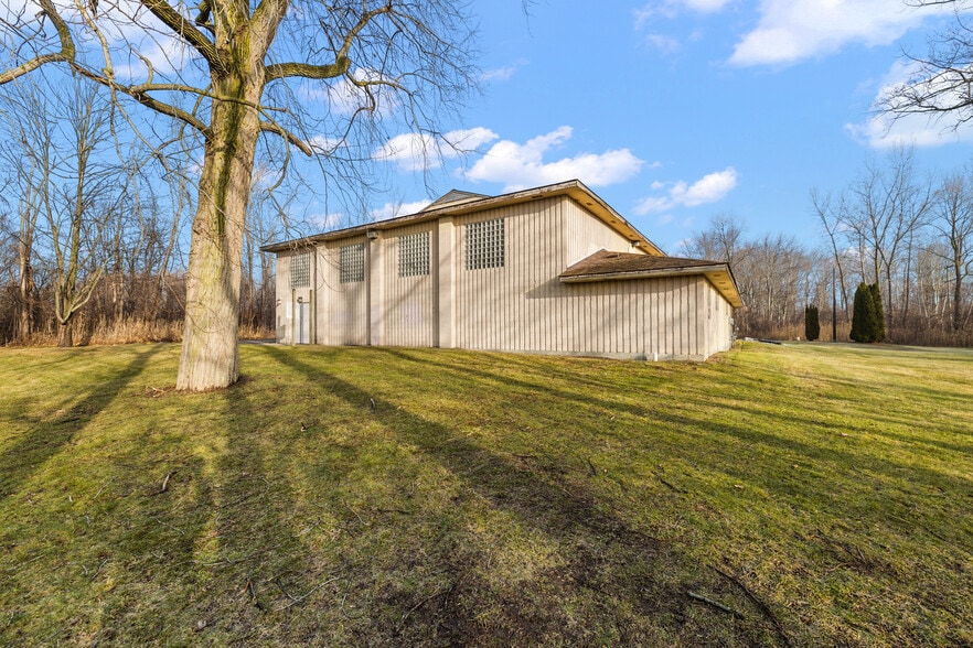 More Photos Of 46000 Sugarbush Rd, New Baltimore Flex For Sale