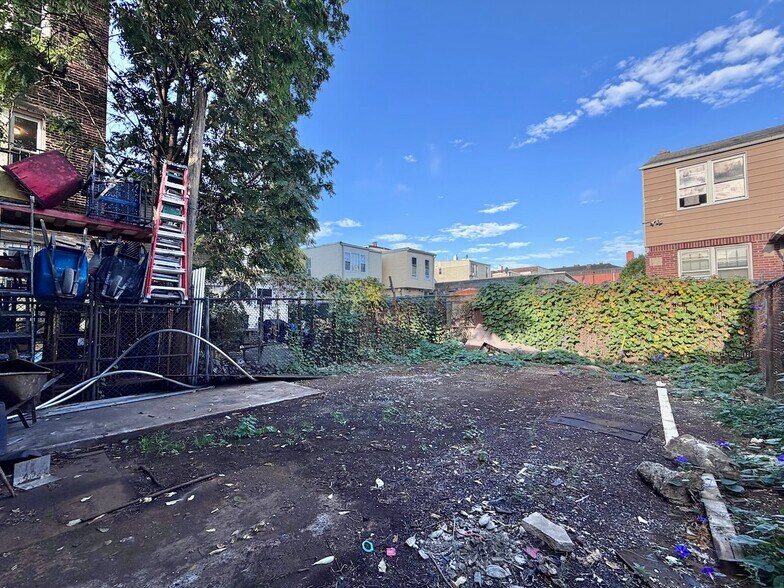 More Photos Of 4309 Palisade Ave, Union City Manufacturing For Lease