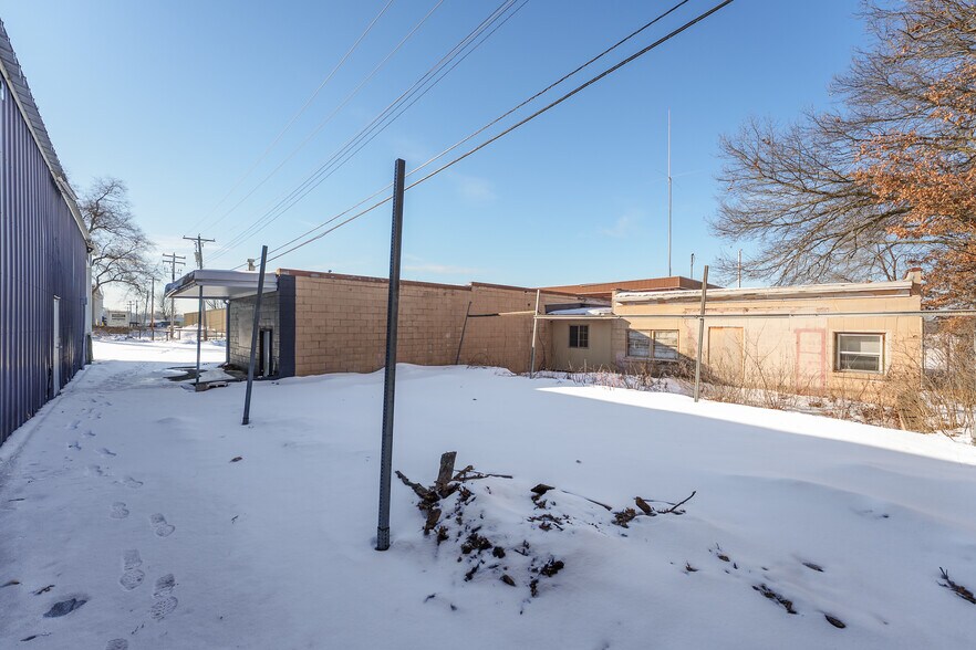 More Photos Of 1703 Western Ave, Eau Claire Industrial For Sale