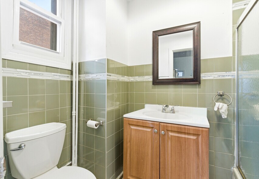 More Photos Of 204 Parkhurst St, Newark Apartments For Sale
