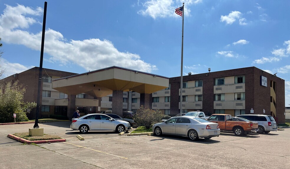 More Photos Of 12500 North Fwy, Houston Hotel For Sale