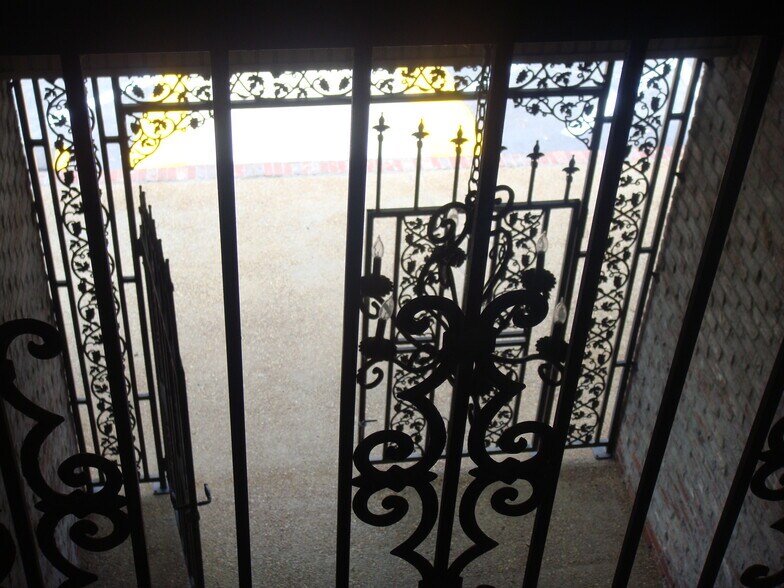 More Photos Of 5606 I 55 S, Byram Office For Lease