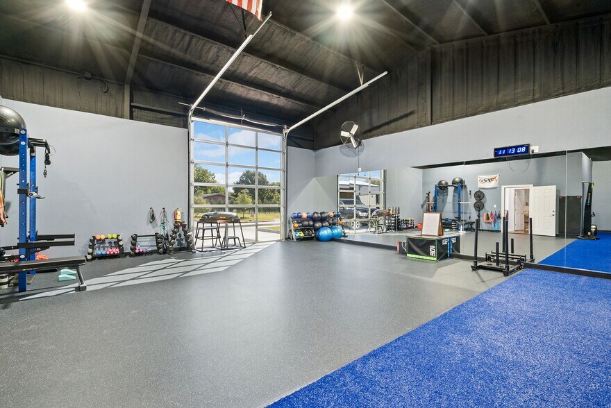 More Photos Of 1507 Ranger Hwy, Weatherford Warehouse For Lease