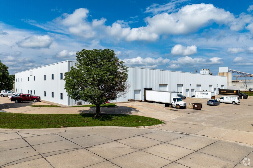 Primary Photo Of 5800 N 58th St, Lincoln Warehouse For Lease