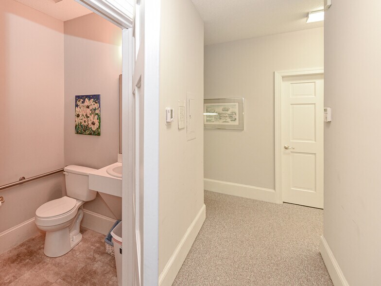 More Photos Of 5561 McNeely Dr, Raleigh Office For Lease