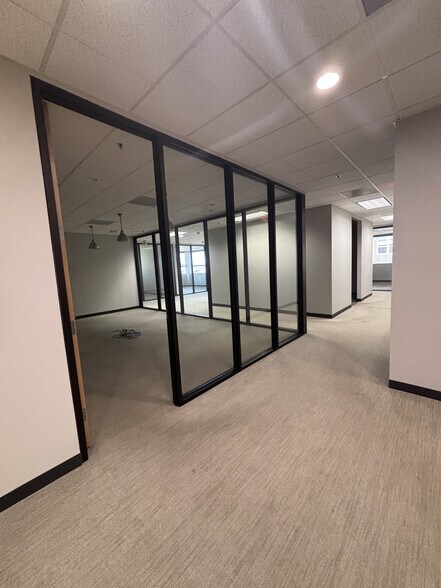 More Photos Of 5301 Veterans Memorial Pky, Saint Peters Office For Lease