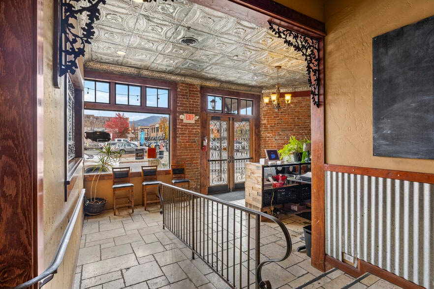 More Photos Of 234 SW 5th St, Grants Pass Restaurant For Sale