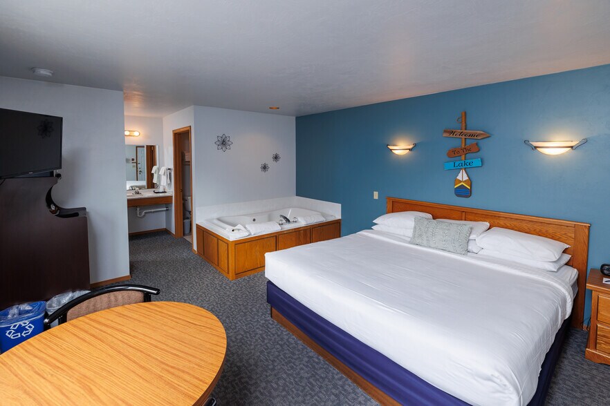 More Photos Of 6269 Wi-57, Sturgeon Bay Hotel For Sale