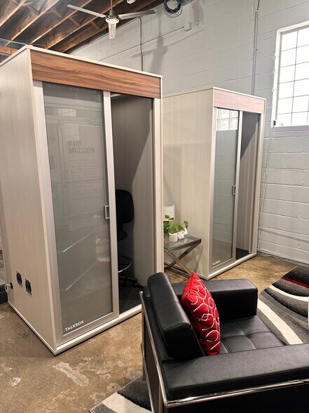 More Photos Of 1235 W Morehead St, Charlotte Office For Lease