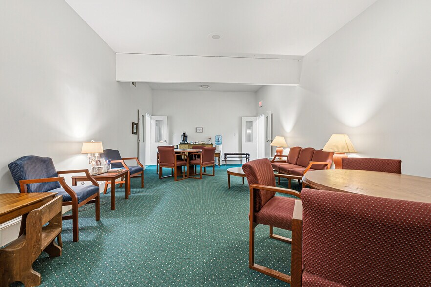 More Photos Of 905 Galesville Rd, Galesville Office For Sale