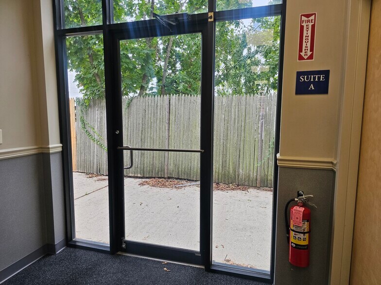 More Photos Of 171 S Wellwood Ave, Lindenhurst Storefront For Lease