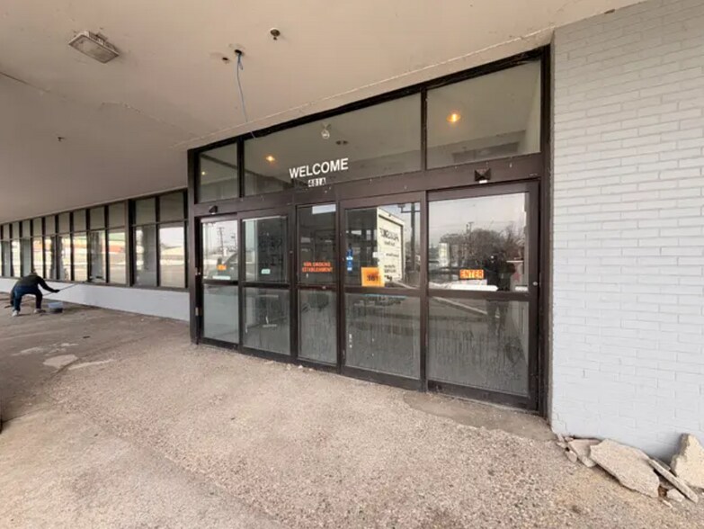 More Photos Of 481 Enfield St, Enfield Storefront For Lease