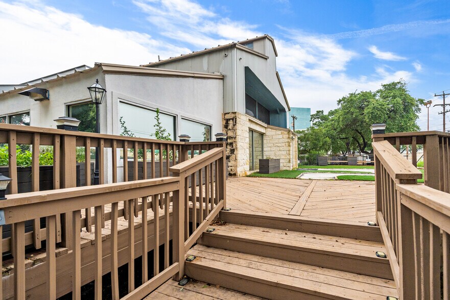 More Photos Of 7710 W IH-10, San Antonio Office For Sale