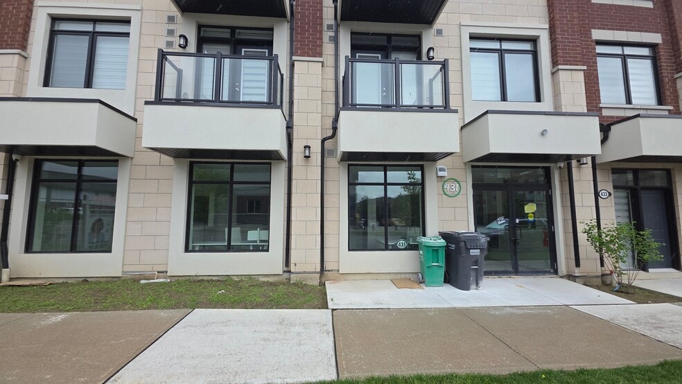 Primary Photo Of 431 Dougall Av, Caledon Office Residential For Sale