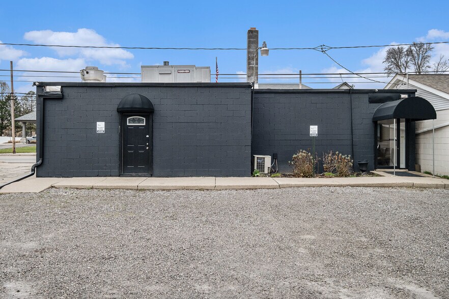 More Photos Of 8127 Miller Rd, Swartz Creek Office For Sale