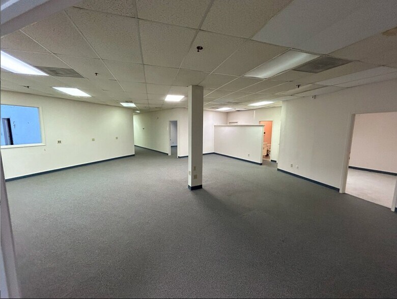 More Photos Of 1640 Sands Pl Se, Marietta Distribution For Lease