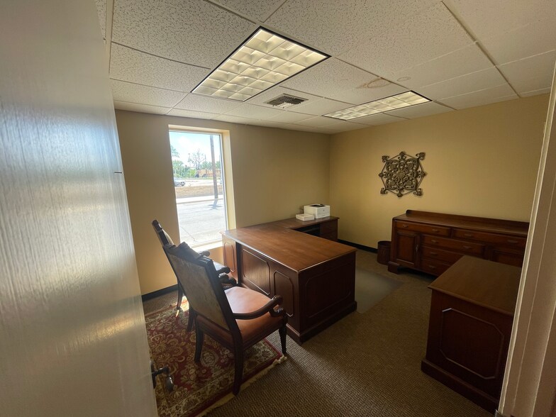 More Photos Of 148 S Houston St, Wharton Office For Sale