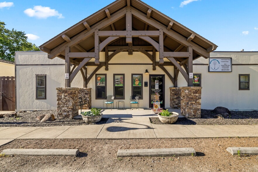 More Photos Of 310 Terrell Rd, Franklin Office For Sale
