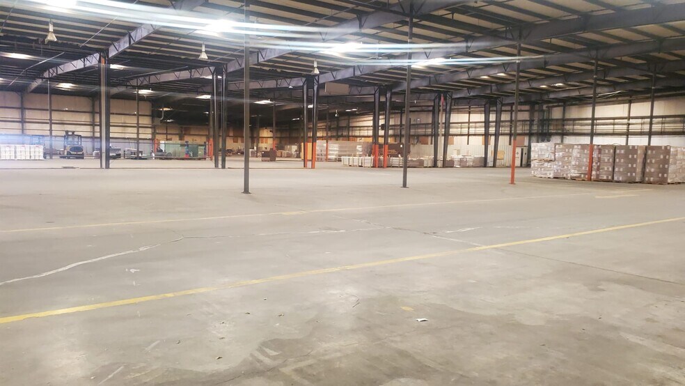 More Photos Of 110 W Borderland Rd, El Paso Warehouse For Lease