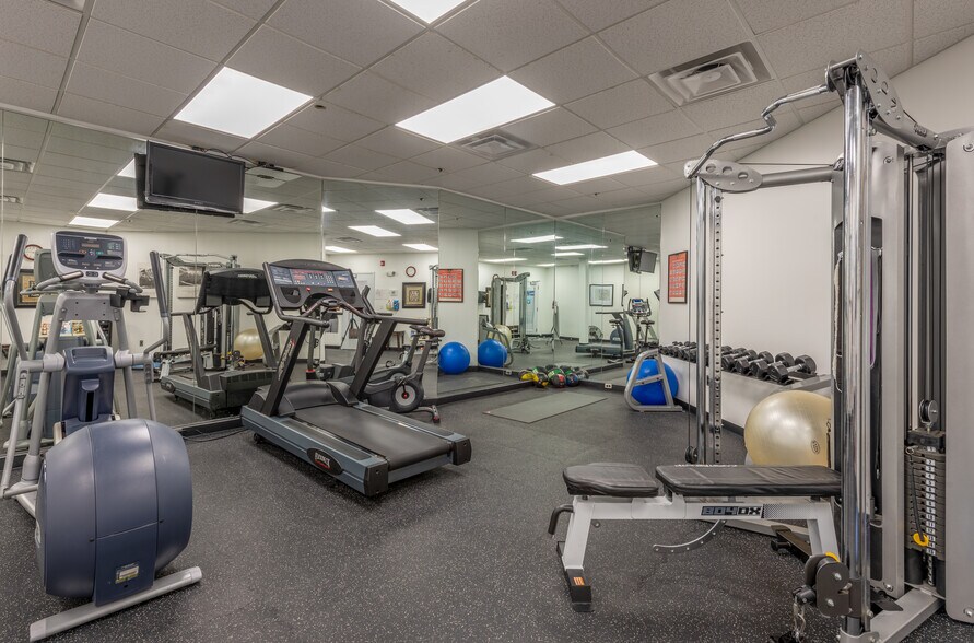 More Photos Of 1 Monarch Dr, Littleton Office For Lease