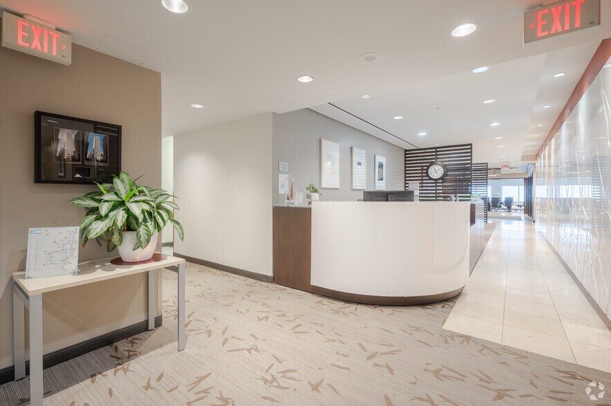 Primary Photo Of 100 King St W, Toronto Coworking Space