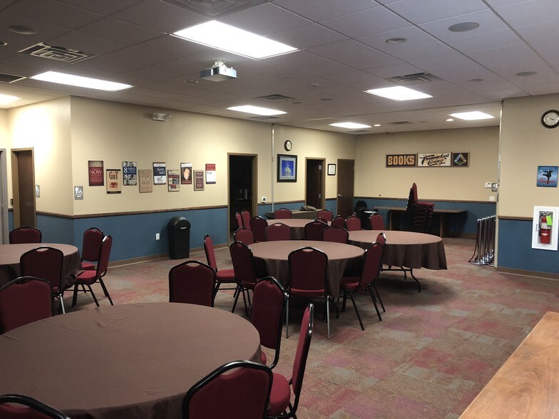 More Photos Of 114 N York St, Mechanicsburg Warehouse For Lease