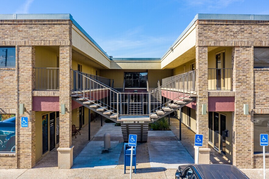 More Photos Of 8527 Village Dr, San Antonio Medical For Lease