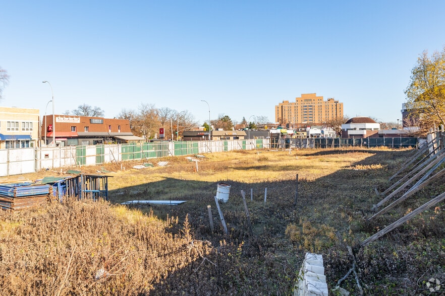 More Photos Of 195-20 Northern Blvd, Flushing Land For Lease