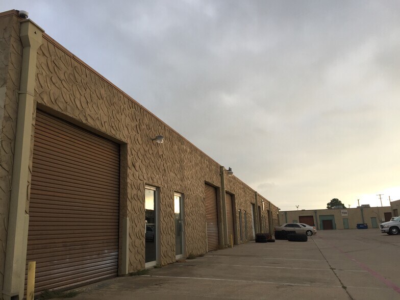 More Photos Of 1275 N Main St, Mansfield Warehouse For Lease