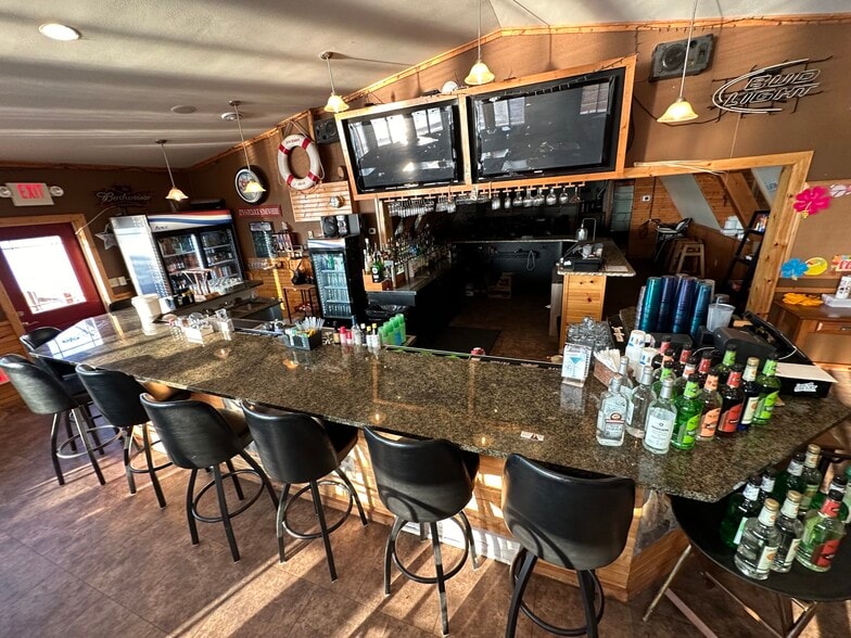 More Photos Of 12800 South Shore Dr, Aberdeen Hotel For Sale