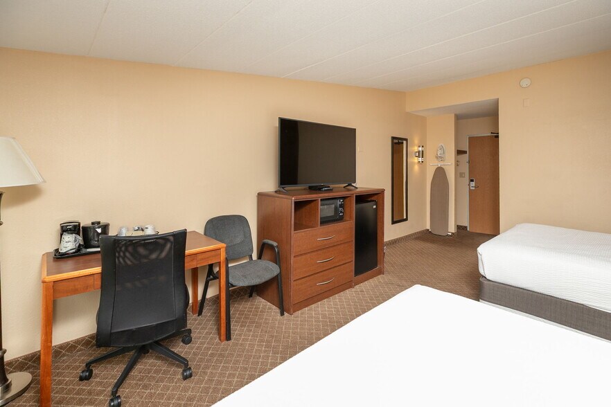 More Photos Of 435 16th Ave NW, Rochester Hotel For Sale