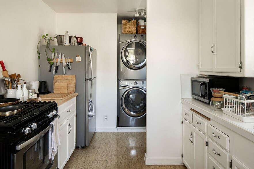 More Photos Of 608 Westminster Ave, Venice Apartments For Sale