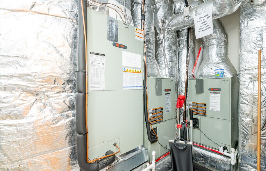 More Photos Of 157 Eastbrooke Ct, Mt Washington Bank For Sale