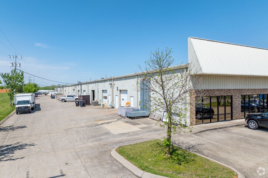 More Photos Of 730 Middle Tennessee Blvd, Murfreesboro Light Distribution For Sale