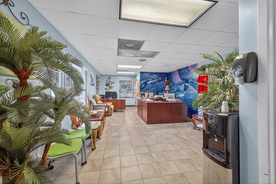 More Photos Of 1500 N Pace Blvd, Pensacola Freestanding For Sale