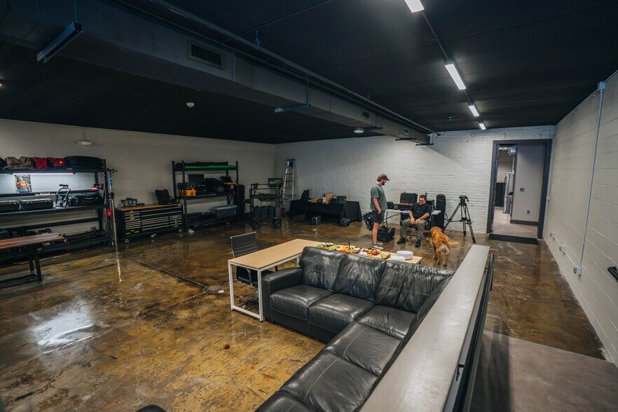 More Photos Of 629 Broadway St, Knoxville Office For Lease