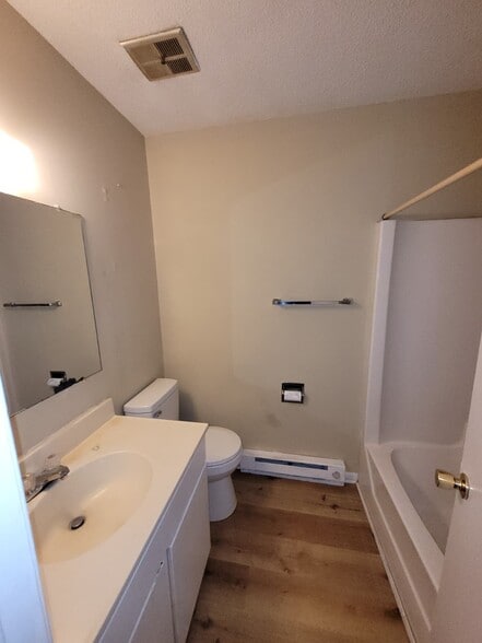 More Photos Of 2003 Woodcrest St, Greensboro Apartments For Sale