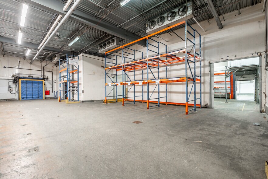 More Photos Of 3300 Boul Industriel, Laval Refrigeration Cold Storage For Lease