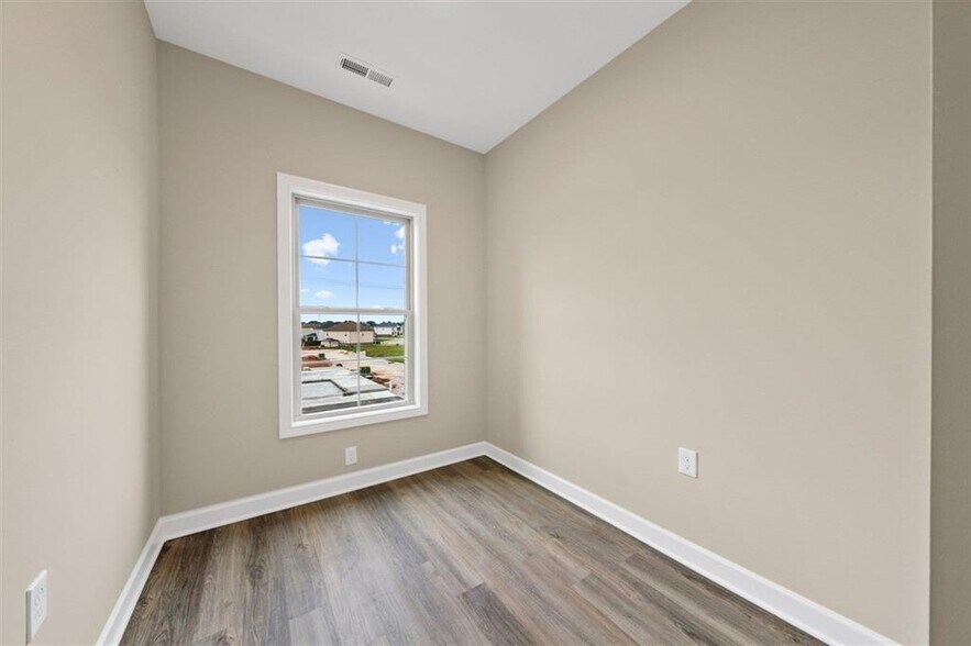 More Photos Of 721 Plano Rd, Bowling Green Apartments For Sale