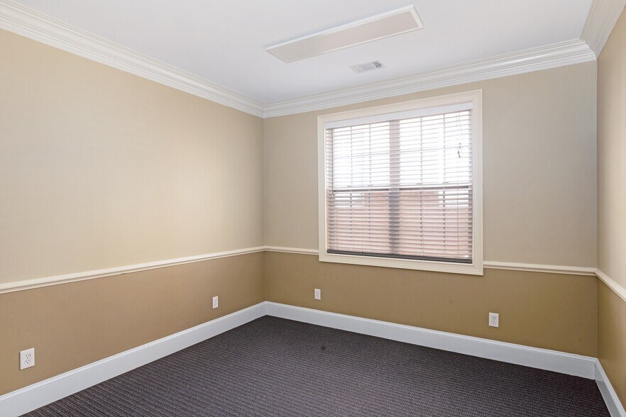 More Photos Of 3535 Roswell Rd, Marietta Office Residential For Lease