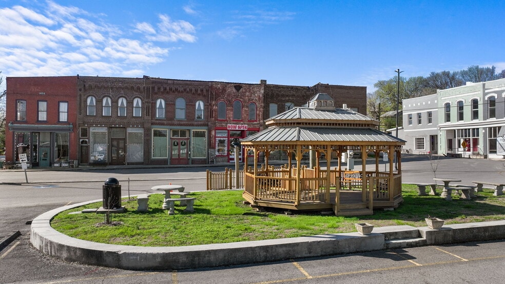 More Photos Of 106 Northside Sq, Petersburg Restaurant For Sale