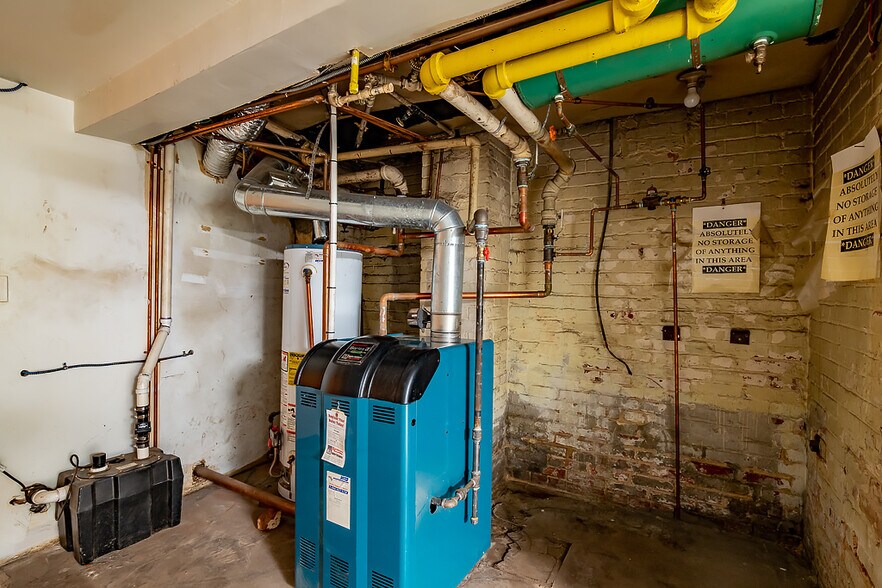 More Photos Of 1715 N St NW, Washington Office For Lease