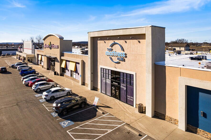 More Photos Of 2525 Iowa St, Lawrence Freestanding For Sale