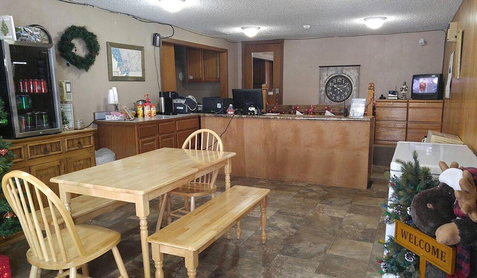 More Photos Of 518 W Montana Ave, Baker Hotel For Sale