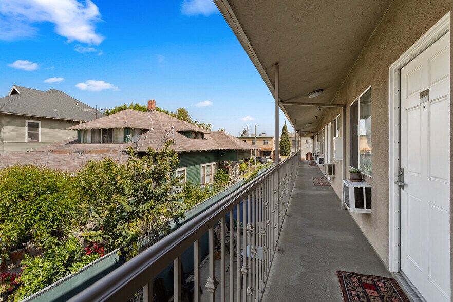 More Photos Of 1150 W 29th St, Los Angeles Apartments For Sale