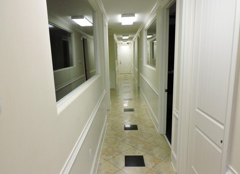 More Photos Of 1635 Farm Way, Middleburg Warehouse For Sale