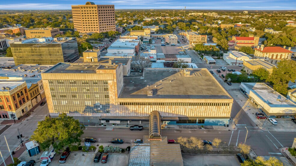 More Photos Of 120 S Main St, Victoria Office For Sale