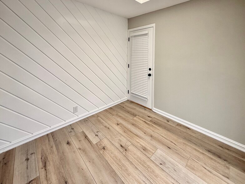 More Photos Of 1030 W Main St, Jenks Office For Sale