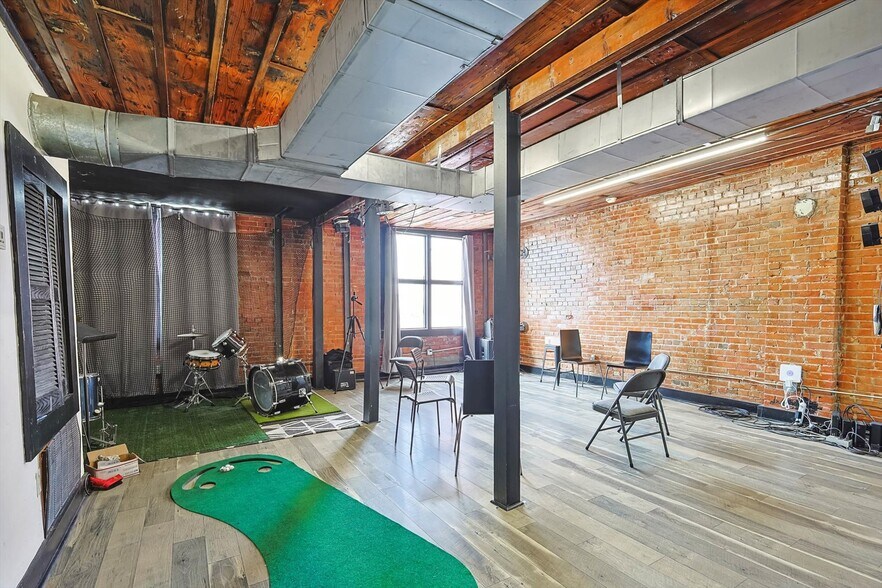 More Photos Of 1426 N Main St, Fort Worth Storefront Retail Office For Lease