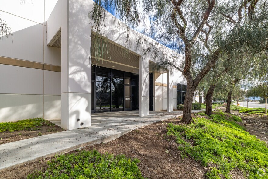 More Photos Of 25819 Jefferson Ave, Murrieta Light Distribution For Lease